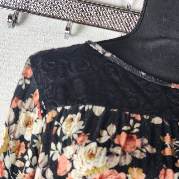SJS Black Salmon Cream Floral Rayon Span Flutter Sleeve Lace Neck Top Size 3X - Picture 5 of 16